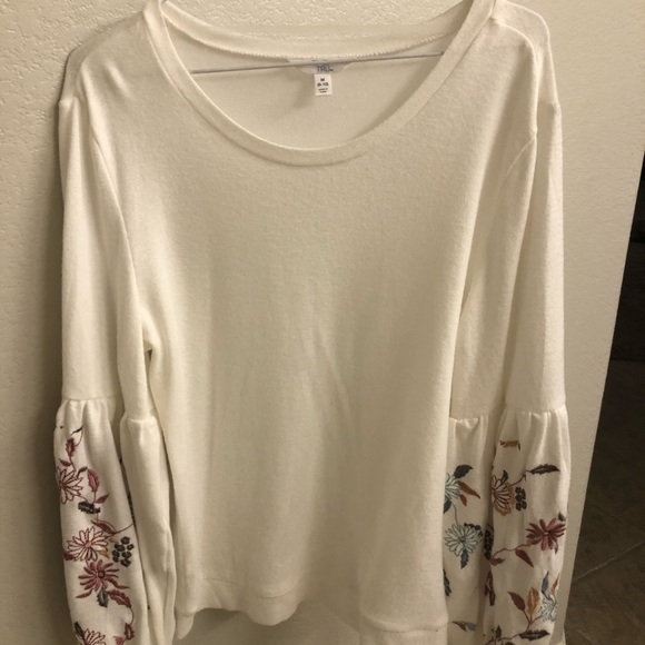 NWOT! Bulky floral sleeved sweater - Picture 1 of 6